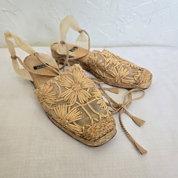 Vintage Stuart Weitzman Raffia Floral Espadrilles - Picture 11 of 14